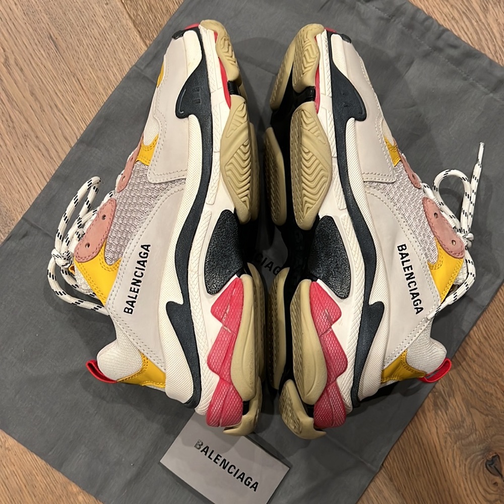 🔹BALENCIAGA TRIPLE S TRAINERS - Picture 2 of 16